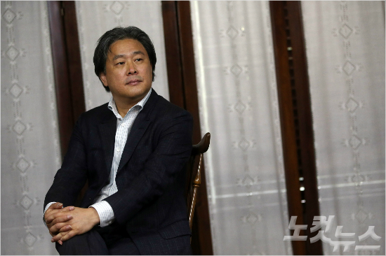 영화'아가씨'를연출한박찬욱감독이7일오후서울삼청동한카페에서CBS노컷뉴스와인터뷰전포즈를취하고있다.(사진=황진환기자/자료사진)