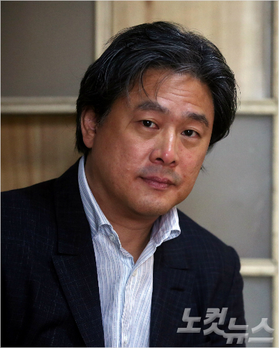 영화'아가씨'를연출한박찬욱감독이7일오후서울삼청동한카페에서CBS노컷뉴스와인터뷰전포즈를취하고있다.(사진=황진환기자/자료사진)