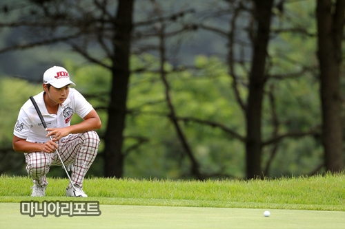 그린을 살피는 이형준