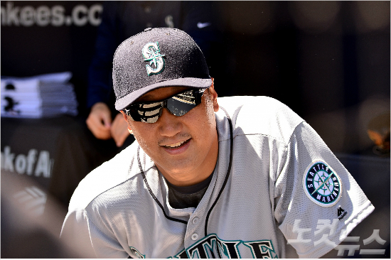 '그저웃지요'전날연타석홈런의맹타에도12일(한국시각)텍사스와홈경기선발명단에서제외된메이저리그시애틀이대호.(사진=노컷뉴스DB)