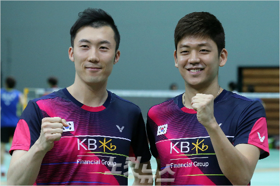 '리우금따고올게요'배드민턴남자복식세계랭킹1위이용대(오른쪽)-유연성이16일국가대표미디어데이에서선전을다짐하고있다.(사진=박종민기자)