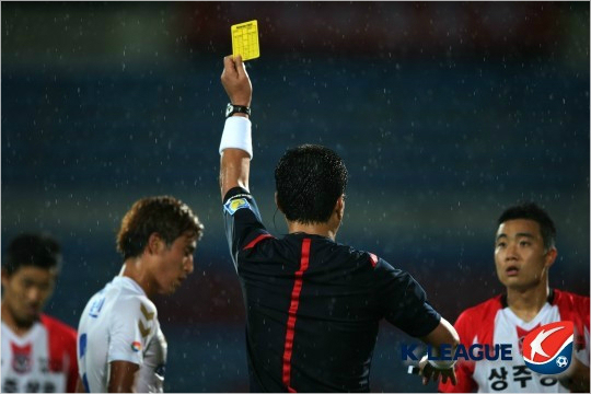 심판이심판위원장에게뒷돈을건넨혐의가밝혀졌다.(사진=한국프로축구연맹제공/이사진은사건과관계없습니다)