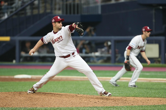 넥센히어로즈는16일외국인투수로버트코엘로를웨이버공시했다.(사진=넥센히어로즈제공)