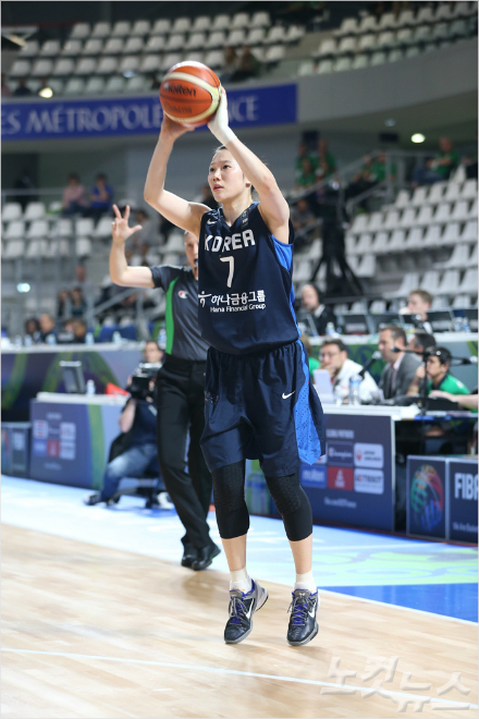 한국여자농구의간판슈터강아정(사진제공=대한민국농구협회)