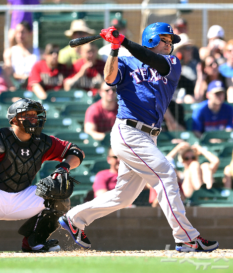 텍사스의추신수가21일(한국시각)열린'2016메이저리그'볼티모어전에서역전적시타를때려내팀의4-3연적승을이끌었다.(사진=노컷뉴스DB)