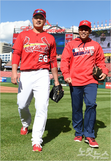 메이저리그세인트루이스오승환(왼쪽)과구단통역.(사진=노컷뉴스DB)