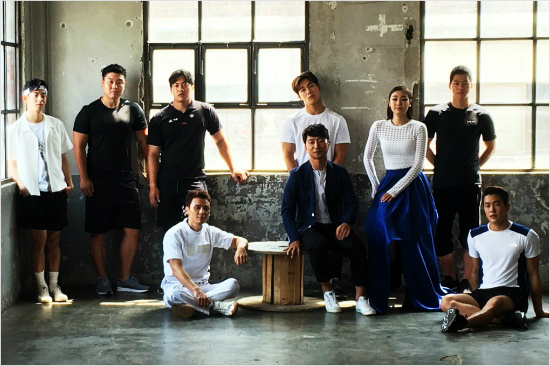 뒷줄왼쪽부터쇼트트랙이정수,봅슬레이원윤종·서영우,스켈레톤윤성빈,알파인스키김현태와앞줄왼쪽부터아이스슬레지하키정승환,스피드스케이팅이규혁,피겨김연아,프리스타일모굴스키최재우등동계스포츠스타들이마리끌레르화보촬영에서포즈를취한모습.(자료사진=평창조직위)