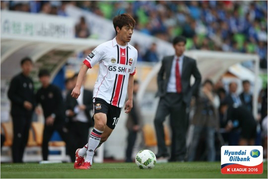 최용수감독과박주영은동료로만난과거부터사제가된현재까지'FC서울'이라는질긴인연을공유했다.(사진=한국프로축구연맹제공)