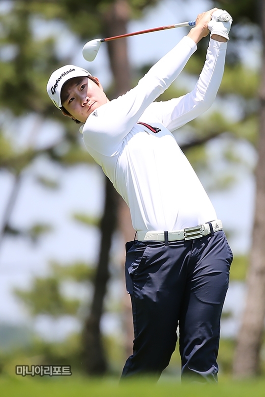 ▲성은정이비싸카드한경레이디스컵최종4라운드4번홀에서티샷을하고있다.안산=박태성기자