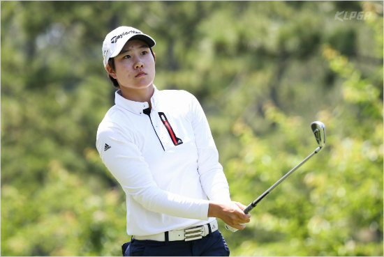한국여자프로골프(KLPGA)투어에서4년만의아마추어우승에도전했던성은정은마지막18번홀에서트리플보기를범하는실수로연장끝에아쉬운준우승에만족해야했다.(사진=KLPGA제공)