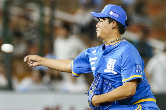 '창민아,너마저'삼성삼창민은29일롯데와원정에서9회등판했으나문규현에게끝내기안타를맞고패전의멍에를썼다.(부산=삼성)