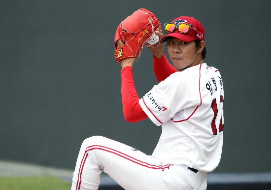 '출격준비완료!'원정도박혐의로마운드를떠나있던임창용이1일'2016타이어뱅크KBO'리그넥센전을앞두고1군무대에복귀했다.김기태감독은그의출격을예고했다.(사진=KIA제공)