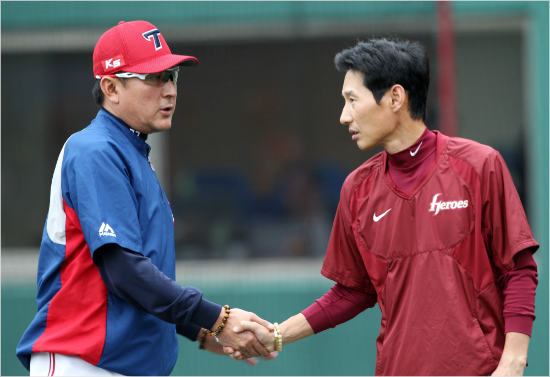 '친구야,너무하는거아니야?'야구계에절친으로소문난김기태KIA(왼쪽),염경엽넥센감독.(자료사진=KIA)