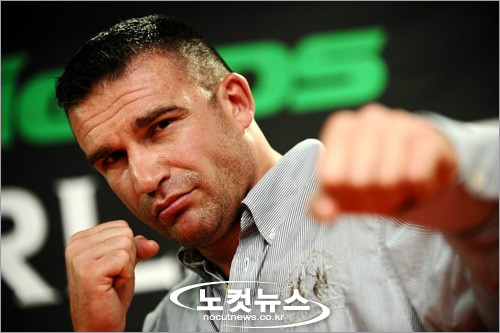 피터아츠.자료사진