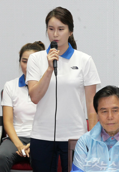 5일오후서울태릉선수촌에서열린'제31회리우하계올림픽대회D-30일'기자회견에서양궁기보배가취재진의질문에답하고있다.(사진=박종민기자)