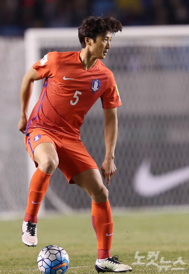 '9년만에복귀!'한국축구대표팀주축수비수곽태휘가FC서울로복귀를선언하고K리그무대로돌아온다.(사진=자료사진)