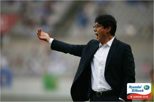 FC서울은최용수감독이떠나고리그4경기무승의부진한성적이이어졌다.황선홍후임감독은'화려함'이아닌'실리'를추구해야한다고목소리를높였다.(사진=한국프로축구연맹제공)