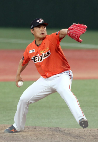 '쌍둥이는내가잡는다!'한화이글스는12일잠실구장에서열리는'2016타이어뱅크KBO리그'LG전선발투수로송신영을예고했다.(사진=한화이글스제공)