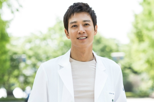 드라마'닥터스'에서의사홍지홍역을맡은배우김래원(사진=SBS제공)