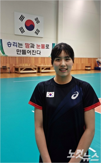 리우올림픽예선에서부진한활약으로아쉬움을남겼던여자배구대표팀의막내이재영은본선에서제대로사고치고오겠다는특별한각오를밝혔다.오해원기자