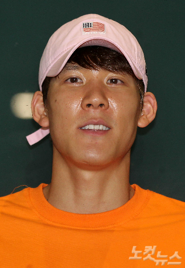 우여곡절끝에리우올림픽에출전하게된'마린보이'박태환이14일오후호주전지훈련을마친뒤인천공항을통해귀국한뒤인터뷰를하고있다.(사진=박종민기자)