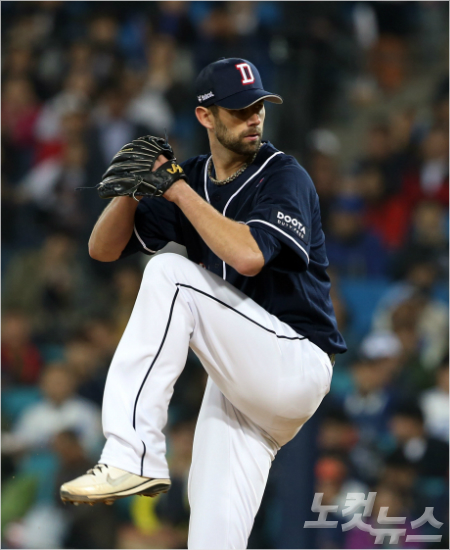 '나는잘하고있는데...'두산니퍼트는올시즌다승과평균자책점등3개부문에서선두를달린다.다만평균자책점이3점대로다소높아역대최악타이틀홀더가될가능성도적잖다.(자료사진=황진환기자)