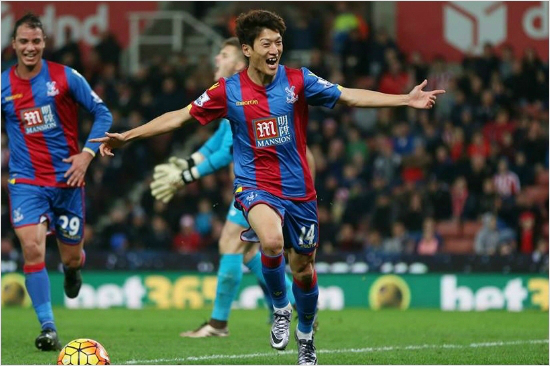 지난시즌2부리그챔피언십에서우승하며프리미어리그로승격한번리는크리스털팰리스이적후출전기회를얻지못하는이청용의영입을노리고있다.(사진=크리스털팰리스공식페이스북갈무리)