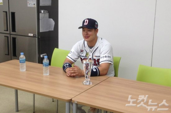 '미스터올스타'를차지한민병헌이질문에답변하고있다.(사진=노컷뉴스)