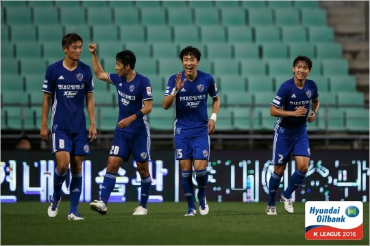 안방에서광주를꺾은울산은올시즌개막후처음으로2위로올라섰다.(사진=한국프로축구연맹제공)