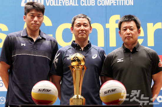 '2016MG새마을금고한.중.일남자클럽국제배구대회'에참가한각국의클럽감독.(왼쪽부터)선치옹(상하이골든에이지),최태웅(현대캐피탈스카이워커),마스나리카즈시(제이텍트스팅스).(사진=박종민기자)