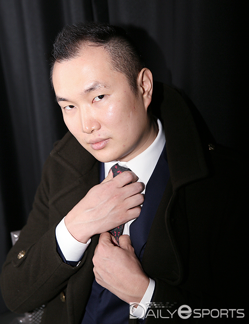 EVO 2016 스트리트 파이터5 우승을 차지한 '잠입' 이선우.