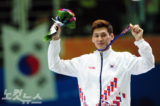'나를따르라!'펜싱국가대표구본길이2016리우올림픽에참가하는대한민국선수단의개회식기수로선정됐다.(사진=자료사진)