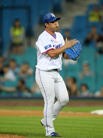 '또검찰조사?'삼성라이온즈투수안지만이최근불법도박사이트개설에돈을대준혐의로검찰조사를받았다고20일밝혀졌다.(사진=삼성제공)