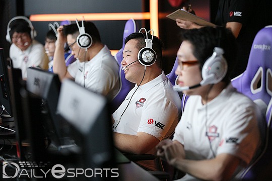 TPM을 압살하고 8강에 진출한 언플러그드.