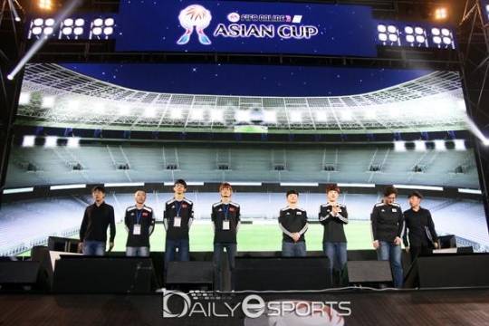 2015년 11월 G스타에서 열렸던 피파온라인3 아시안컵 무대.