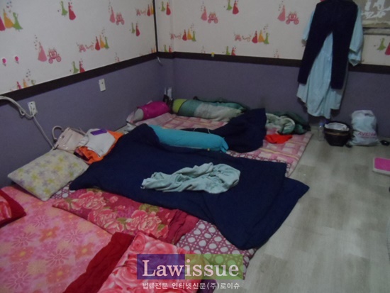 여종업원 대기실.