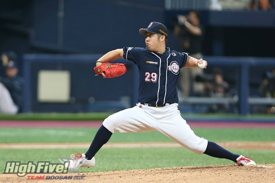 '10승은언제쯤…'두산베어스의투수유희관이27일고척스카이돔에서열린'2016타이어뱅크KBO리그'넥센전에선발로나섰지만3이닝10피안타7실점으로무너졌다.(사진=두산베어스제공)