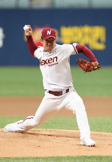 '11승이보인다!'넥센히어로즈의투수신재영이27일고척스카이돔에서열린'2016타이어뱅크KBO리그'두산과경기에서역투를하고있다.(사진=넥센제공)