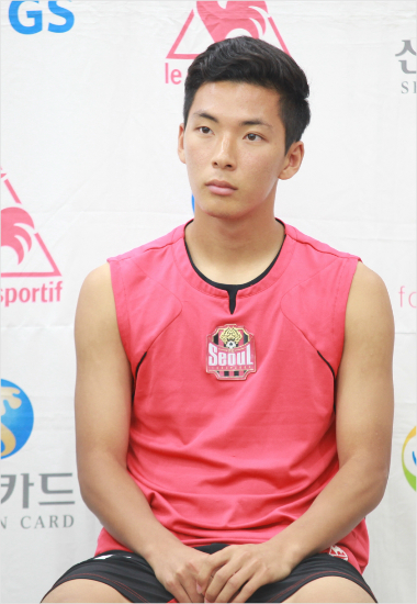 자신의프로데뷔전었던지난제주와원정경기에서경고누적으로퇴장을당했던서울의신인미드필더임민혁은하루빨리출전기회를잡아자신의실수를만회하겠다는각오를선보였다.(사진=FC서울제공)