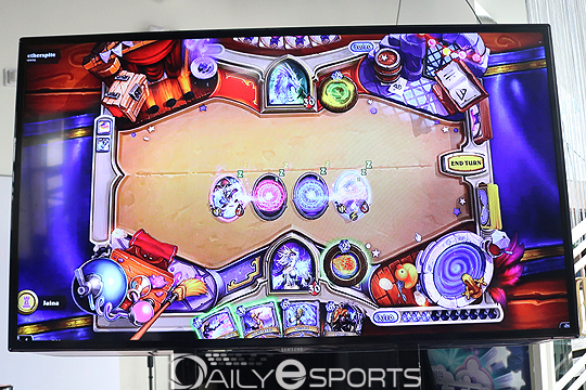 4지구에서 차원문을 활용해 플레이하는 모습.