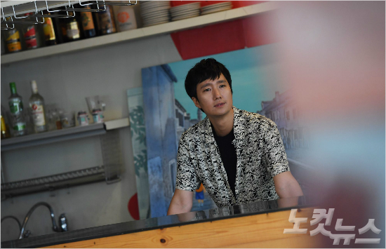 영화'덕혜옹주'주연배우박해일이28일오후서울팔판동한카페에서CBS노컷뉴스와인터뷰전포즈를취하고있다.(사진=황진환기자/자료사진)