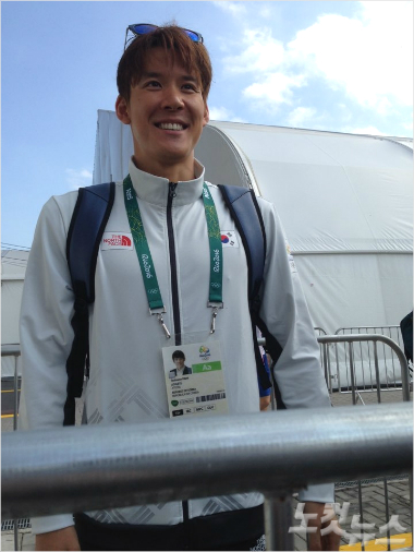 5일(한국시간)브라질리우수영장에서훈련을마치고나와취재진과인터뷰를하고있는박태환(사진=노컷뉴스)