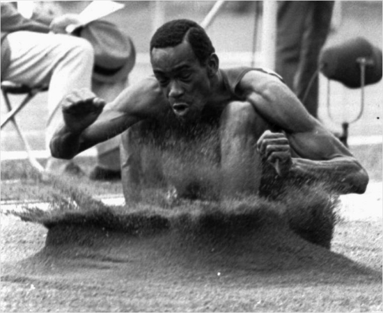 멀리뛰기올림픽기록보유자밥비먼.(사진=CBS스포츠홈페이지)