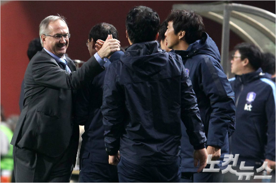 독일출신의울리슈틸리케감독은한국과독일의리우올림픽남자축구조별예선2차전에서한국의승리를응원했다.하지만그는8강에는한국과독일이함께진출하기를기대했다.(노컷뉴스DB)