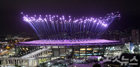 브라질리우데자네이루올림픽개막을이틀앞둔3일(현지시간)개폐막식이열리는마라카낭스타디움에서개막식리허설이진행되고있다.(올림픽사진공동취재단)