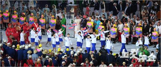 일오후(현지시간)브라질리우데자네이루의마라카낭주경기장에서막을올린'2016리우데자네이루올림픽'개막식에북한선수단이입장하고있다.(리우데자네이루=올림픽사진공동취재단)