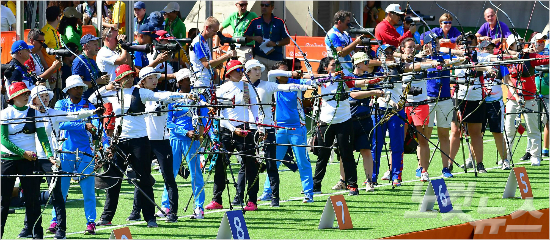 2016리우올림픽개막일인지난5일(현지시간)브라질리우데자네이루마라카낭삼보드로모양궁장에서열린양궁여자개인랭킹라운드에서한국에장혜진,최미선,기보배선수가활시위를당기고있다.올림픽사진공동취재단