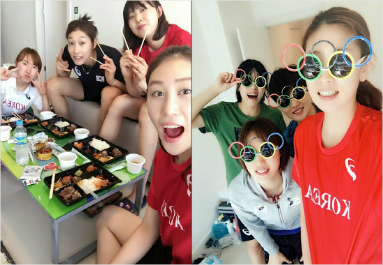 리우올림픽배구국가대표팀이일본을격파한뒤숙소에서도시락파티를하는모습.KBS이숙자배구해설위원은7일인터넷커뮤니티에배구대표팀선수들의밝은모습을공개했다.(사진=KBS제공)