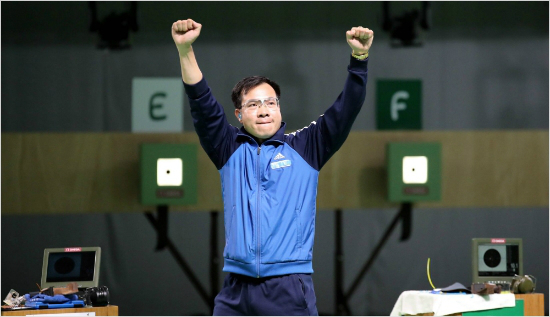 베트남사격대표호앙쑤안빈이7일(한국시각)브라질리우데자네이루데오도루올림픽사격장에서열린남자10m공기권총결선에서금메달을확정한뒤환호하고있다.(사진=리우올림픽사진공동취재단)