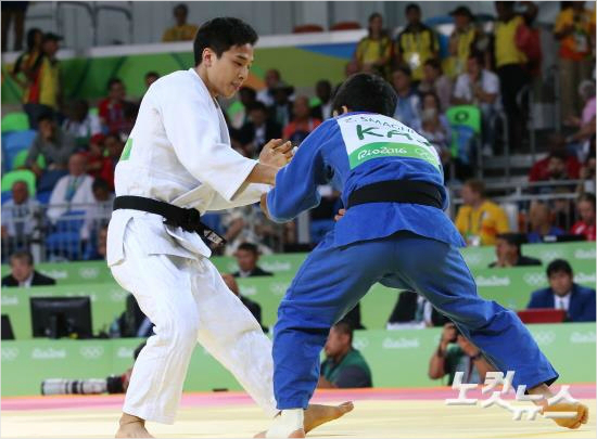 남자유도66kg급세계랭킹1위안바울은시원한승리로준결승까지진출했다.결승진출을위해서는'천적'에비누마마사시(일본)과맞대결에서승리해야한다.리우데자네이루(브라질)=올림픽사진공동취재단